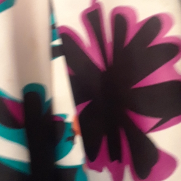 PRETTY FLOWERS PREATED SKIRT - Picture 4 of 10